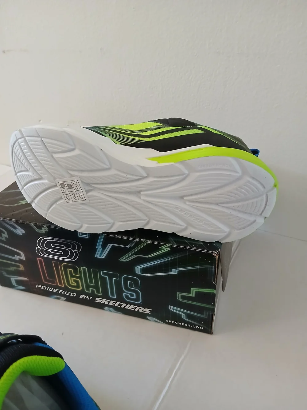 Skechers Kids Blue & Neon Green Light-Up Sneakers Easy On Easy Off $30